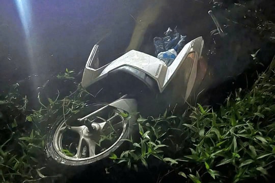 Rơi xuống kênh nước vì đi theo chỉ dẫn của Google Maps