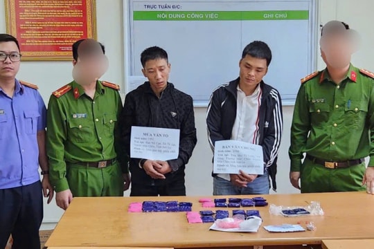 Bắt 2 'con nghiện' vận chuyển ma túy từ Sơn La về Hà Nội tiêu thụ