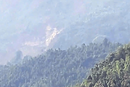 Đang điều tra nguyên nhân vụ nổ trên đỉnh núi ở Làng Nủ