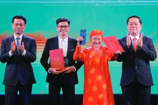 Nhà nghiên cứu 104 tuổi Nguyễn Đình Tư đoạt Giải thưởng Sách Quốc gia