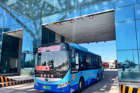 Mở lại tuyến vận tải khách quốc tế Việt - Trung sau 2 năm tạm dừng