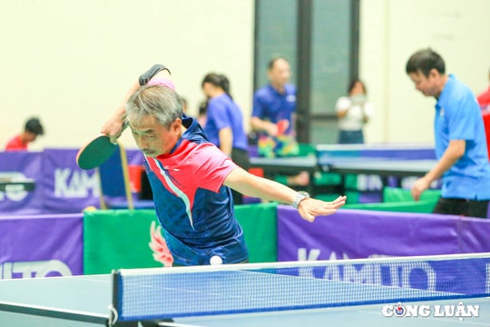 Gần 200 vận động viên "so găng" nảy lửa trong ngày đầu khai mạc Giải vô địch Bóng bàn Hội Nhà báo Việt Nam