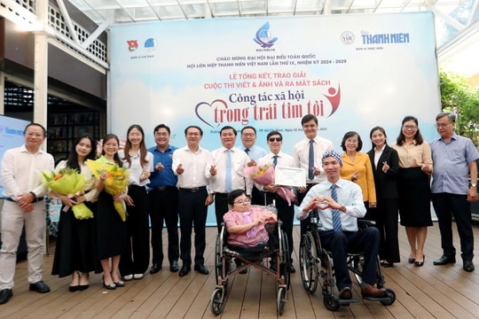 Báo Thanh Niên trao giải Cuộc thi viết và ảnh 'Công tác xã hội trong trái tim tôi'