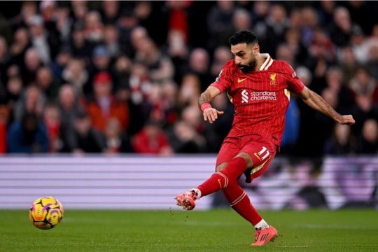 Salah rực sáng, Liverpool 'nhấn chìm' Man City tại sân Anfield