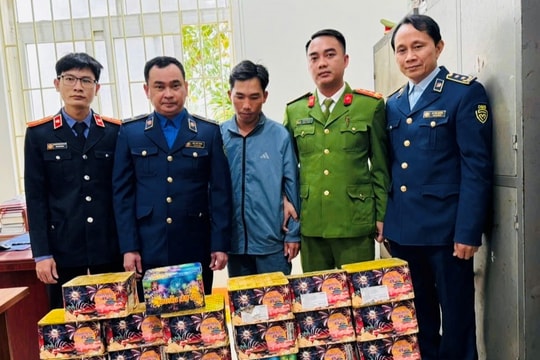 Nghệ An: Phát hiện phương tiện vận chuyển 44,5 kg pháo trái phép