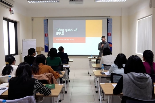 Khai giảng Khóa đào tạo Chuẩn mực báo cáo tài chính quốc tế
