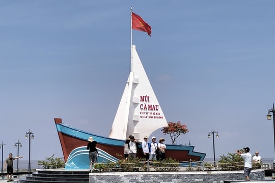 Khu du lịch Mũi Cà Mau nhận Bằng chứng nhận 'Điểm đến du lịch hấp dẫn'