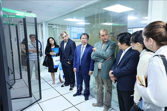 Thông tấn xã Việt Nam chia sẻ kinh nghiệm làm báo chí hiện đại với Báo Granma - Cuba