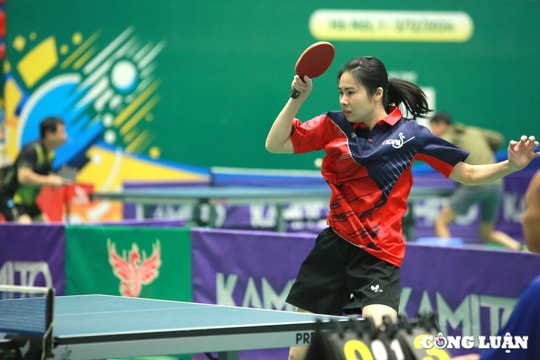 Ngắm những 'bóng hồng' tranh tài tại Giải vô địch Bóng bàn Hội Nhà báo Việt Nam