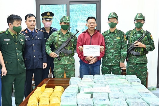 Hà Tĩnh: 'Cõng' 52 kg ma túy để lấy tiền công 200 triệu đồng