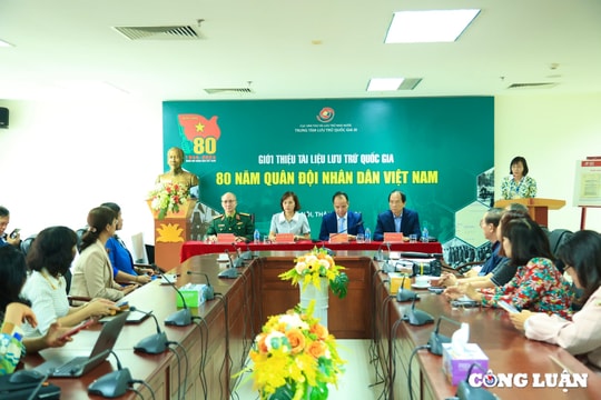 Trưng bày gần 150 tài liệu, hình ảnh quý giá về 80 năm Quân đội nhân dân Việt Nam