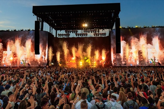 Giới giải trí Hàn Quốc lao đao, hàng loạt sự kiện lớn phải huỷ bỏ vì thiết quân luật