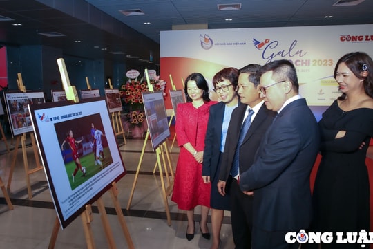 Lễ trao giải ảnh 'Khoảnh khắc Báo chí' năm 2024