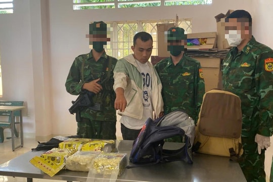 Bắt giữ 2 đối tượng vận chuyển hơn 10 kg ma túy từ Campuchia về Việt Nam