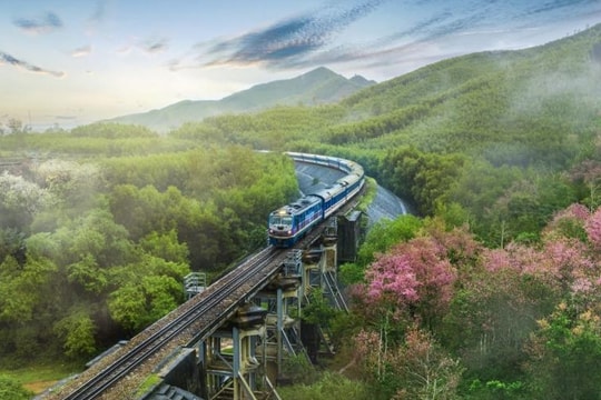 Du lịch tàu hoả xuyên Việt sẽ là sản phẩm quan trọng của Khánh Hoà trong năm 2025