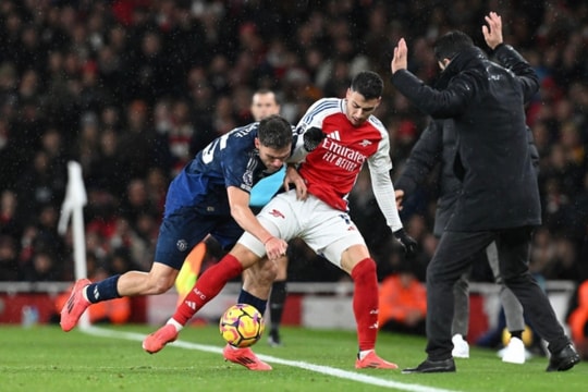 Arsenal khiến Man Utd nhận thất bại đầu tiên dưới thời HLV Amorim