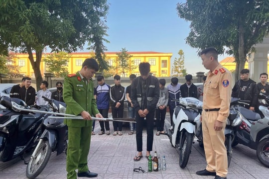 Triệu tập 18 thanh thiếu niên 'hỗn chiến' trên đường phố Hà Tĩnh