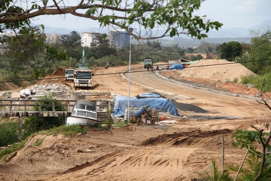 Kon Tum: Cận cảnh dự án kè chống sạt lở hơn 470 tỷ ngổn ngang trước ngày về đích