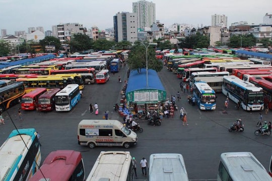 Xe có phù hiệu “xe trung chuyển” không hoạt động kinh doanh vận tải