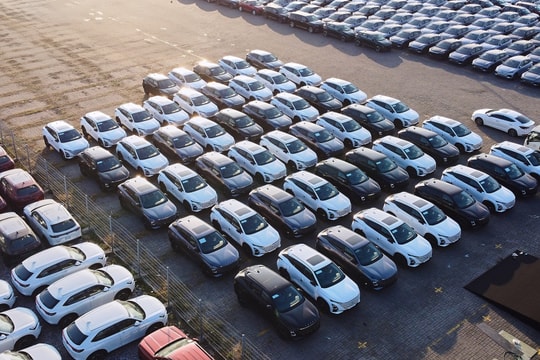 Ô tô nhập khẩu tiếp tục đổ dồn về nước