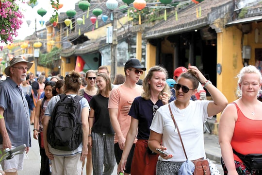 Lượng khách quốc tế đến Việt Nam tháng 11 cao nhất năm