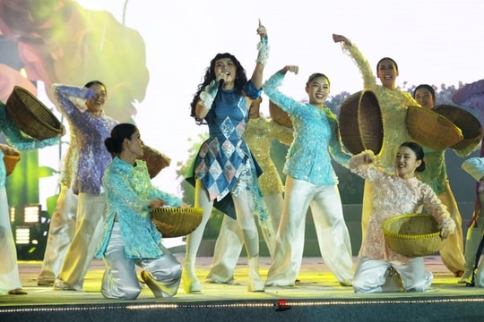 Nhạc kịch 'Khát vọng đỏ' ra mắt khán giả