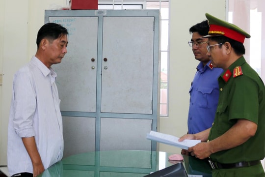 Cán bộ xã chiếm đoạt tiền của 103 người dân đăng ký mua bảo hiểm y tế