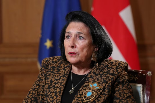 Tổng thống Georgia nói với các ông Trump và Macron về cuộc bầu cử ở quê nhà