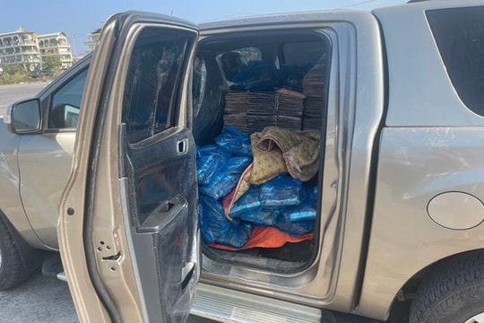 Tạm giữ hơn 1 tấn xúc xích và viên thả lẩu đông lạnh không rõ nguồn gốc tại Quảng Ninh