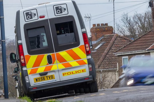 Cảnh báo tình trạng các tài xế tại châu Âu sử dụng biển số xe 'tàng hình' để qua mặt camera tốc độ