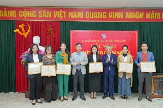 Hội Nhà báo tỉnh Thái Nguyên khen thưởng các hội viên có thành tích xuất sắc năm 2024