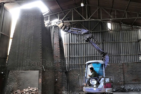 Bắc Ninh: 100% hộ sản xuất tại thôn Mẫn Xá đã hoàn thành việc phá dỡ ống khói, lò đốt, lò tái chế kim loại