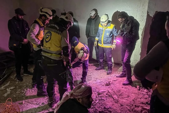 Hàng nghìn tù nhân được phóng thích từ những nhà tù 'khét tiếng' của Syria