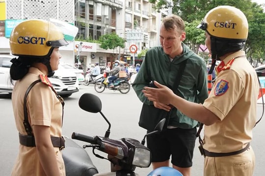 Xe cơ giới nước ngoài và người nước ngoài tham gia giao thông tại Việt Nam cần điều kiện gì?