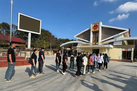 Phá đường dây mua, bán người đưa sang Lào bóc lột tình dục