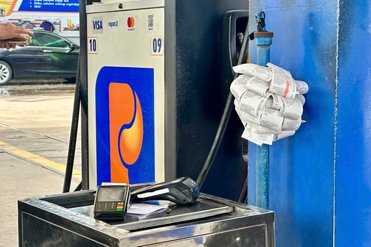 Thủ tướng yêu cầu kiểm tra cây xăng xuất hóa đơn điện tử từng lần