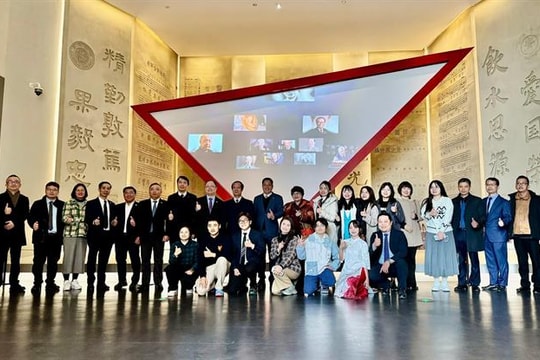 Bộ trưởng Nguyễn Kim Sơn: Đề nghị Trường Đại học Giao thông Thượng Hải hợp tác đào tạo nhân lực cho ngành đường sắt tốc độ cao