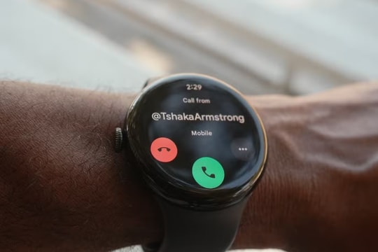 Hướng dẫn sử dụng tính năng giữ máy và trả lời cuộc gọi khác trên Android và iPhone