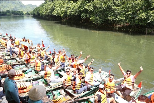 Ngành Du lịch Ninh Bình “về đích” sớm, doanh thu tăng 15,53% so với cùng kỳ năm trước