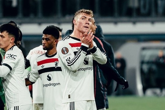 Martial là nguồn cảm hứng cho Hojlund