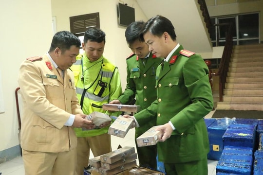 Thu giữ hơn 35.000 gói thuốc lá lậu trên đường đi tiêu thụ khi qua Hà Tĩnh