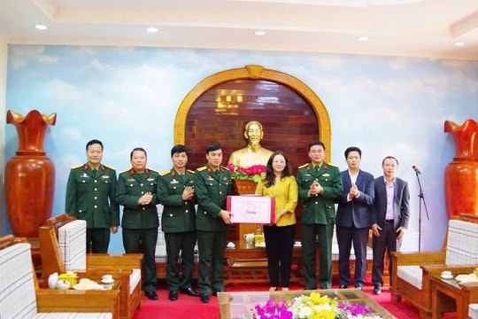 Tri ân cán bộ, chiến sĩ Sư đoàn 316 tìm kiếm các nạn nhân Làng Nủ mất tích sau lũ dữ