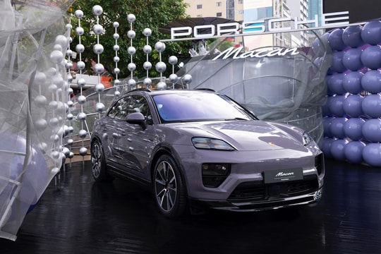 Porsche Macan thuần điện đầu tiên về Việt Nam