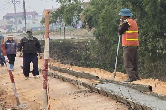 Hà Nội: Người dân bất an với dự án thi công ẩu, 'giăng bẫy' người đi đường