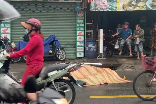 Xe container cán tử vong người đàn ông đi xe máy ở TPHCM