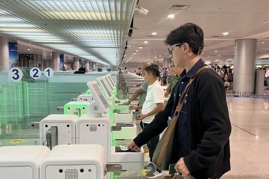 Thu thập ảnh chân dung, vân tay khi làm thủ tục tại cửa khẩu, từ 2025