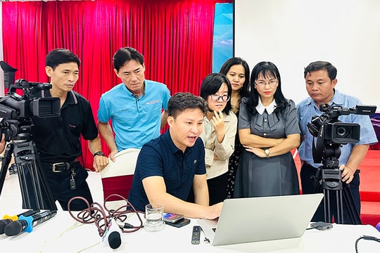 Nâng cao kỹ năng quay phim, livestream trên mạng xã hội và báo điện tử cho hội viên