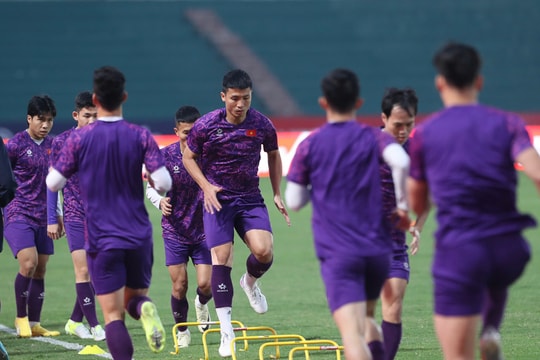 Đội tuyển Việt Nam tập bài về cơ bắp, sẵn sàng quyết đấu Indonesia