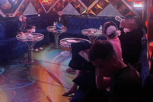 Đột kích quán karaoke Rolex phát hiện nhiều đối tượng sử dụng trái phép chất ma túy