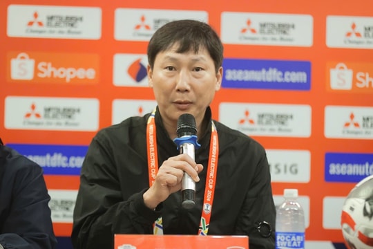 AFF Cup 2024: HLV Kim Sang Sik ca ngợi ý chí của cầu thủ Việt Nam trước Indonesia
